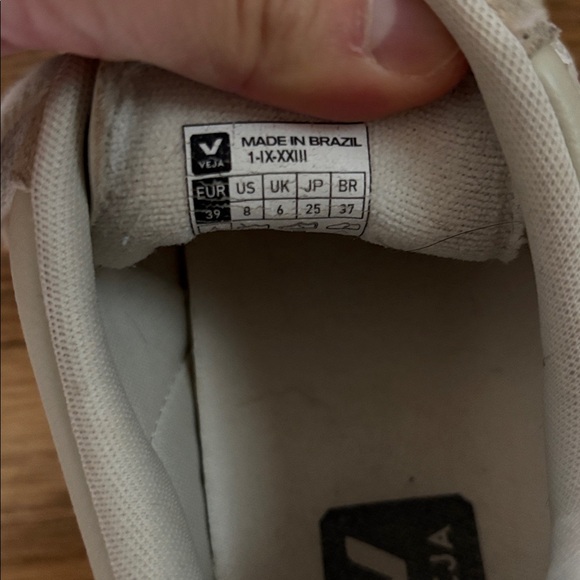 Veja V-90 sneakers - Picture 8 of 8